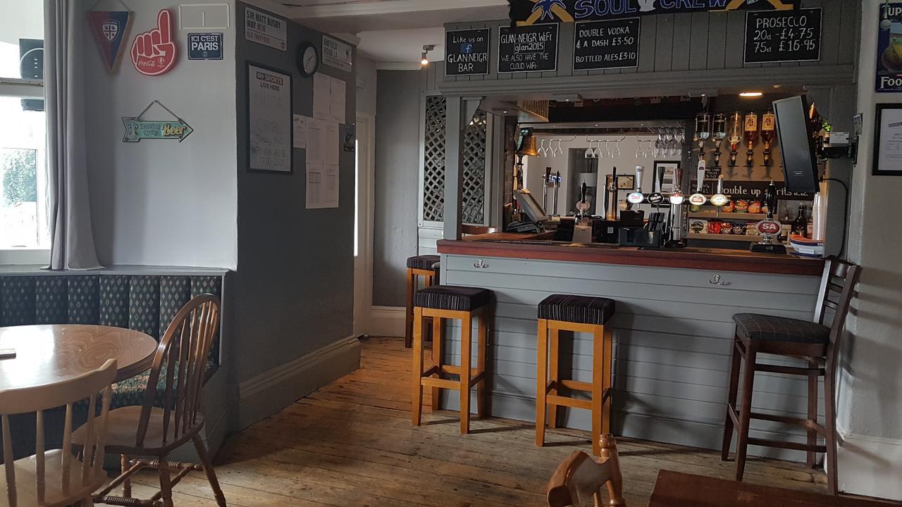 Glan-Neigr Bar Hotel Rhosneigr Exterior photo